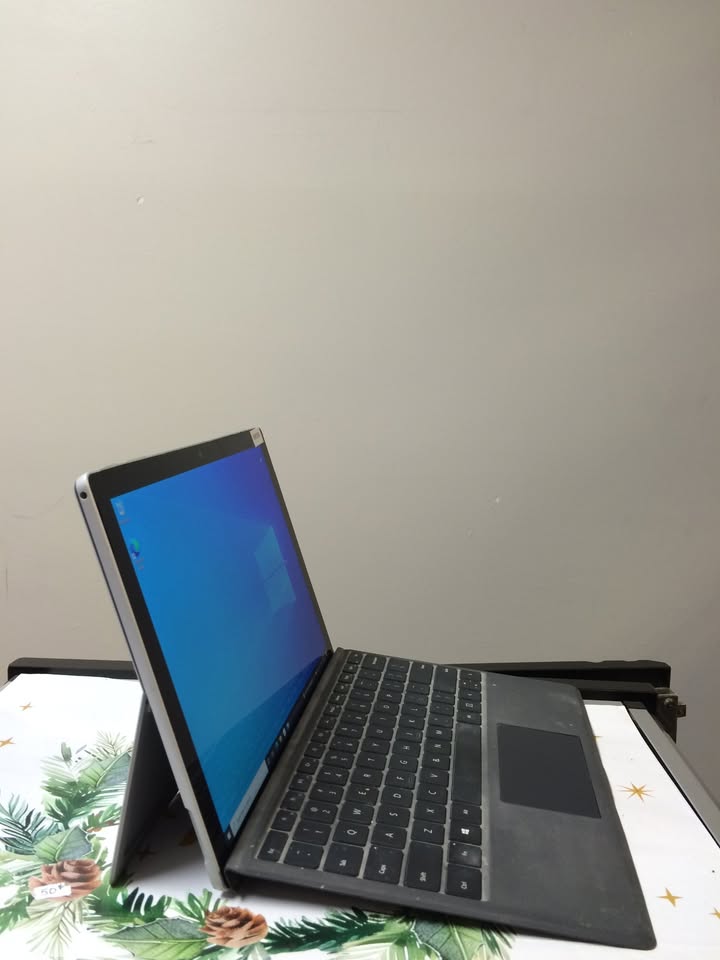 C204|Surface Pro 5 i5 7300U RAM 8G DISK 256G SSD Windows 10 Bonne batterie Touchscreen