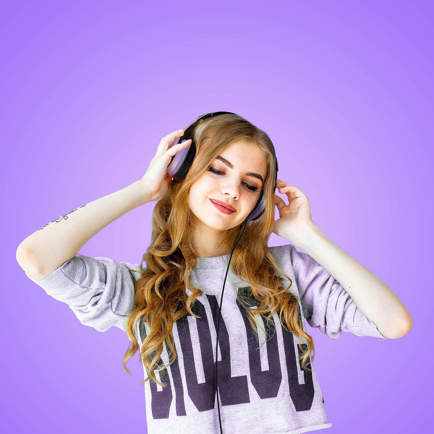 LORELEI X6 Over-Ear Headphones with Microphone, Lightweight Foldable & Portable Stereo Bass Headphones with 1.45M No-Tangle, Wired Headphones for Smartphone Tablet MP3 / 4 (Space Black)