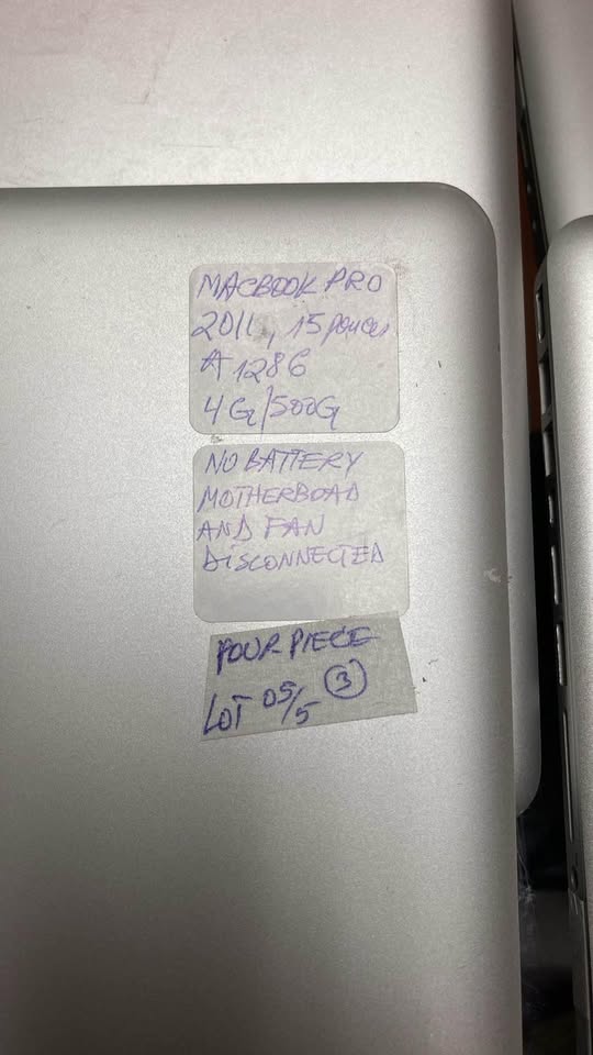 Lot de 05 MacBook Pro 2011 Pour Pièces ou Réparations Ram 8G Disk 500G 15 pouces No OS