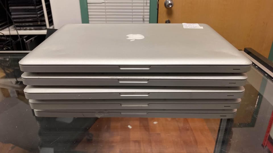 Lot de 05 MacBook Pro 2011 Pour Pièces ou Réparations Ram 8G Disk 500G 15 pouces No OS