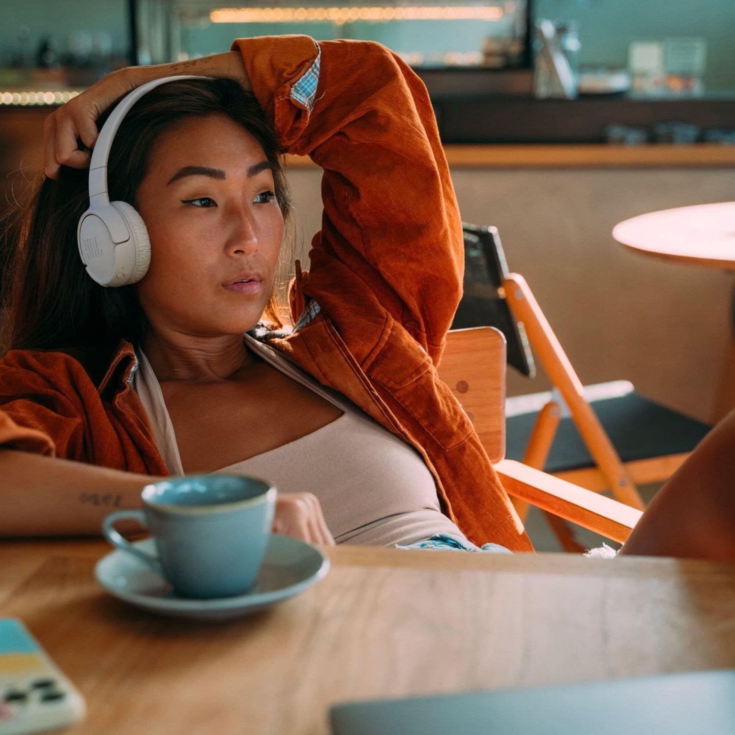 JBL Tune 520BT - Wireless On-Ear Headphones, Up to 57H Battery Life and Speed Charge, Lightweight, Comfortable and Foldable Design, Hands-Free Calls with Voice Aware (Black)