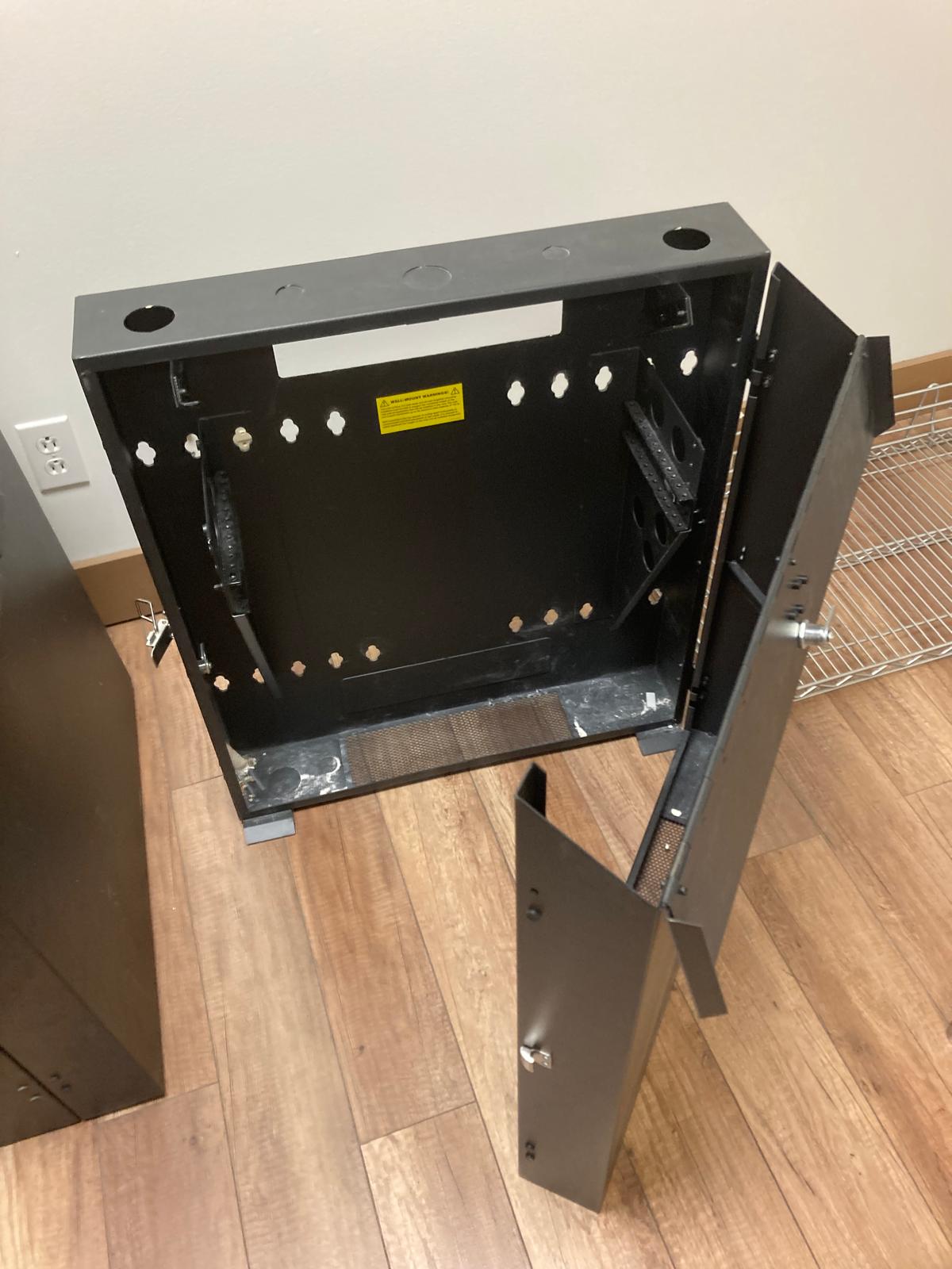 Tripp Lite Series 4U Wall Mount Low Profile Secure Rack Enclosure Cabinet Vertical - rack - 4U